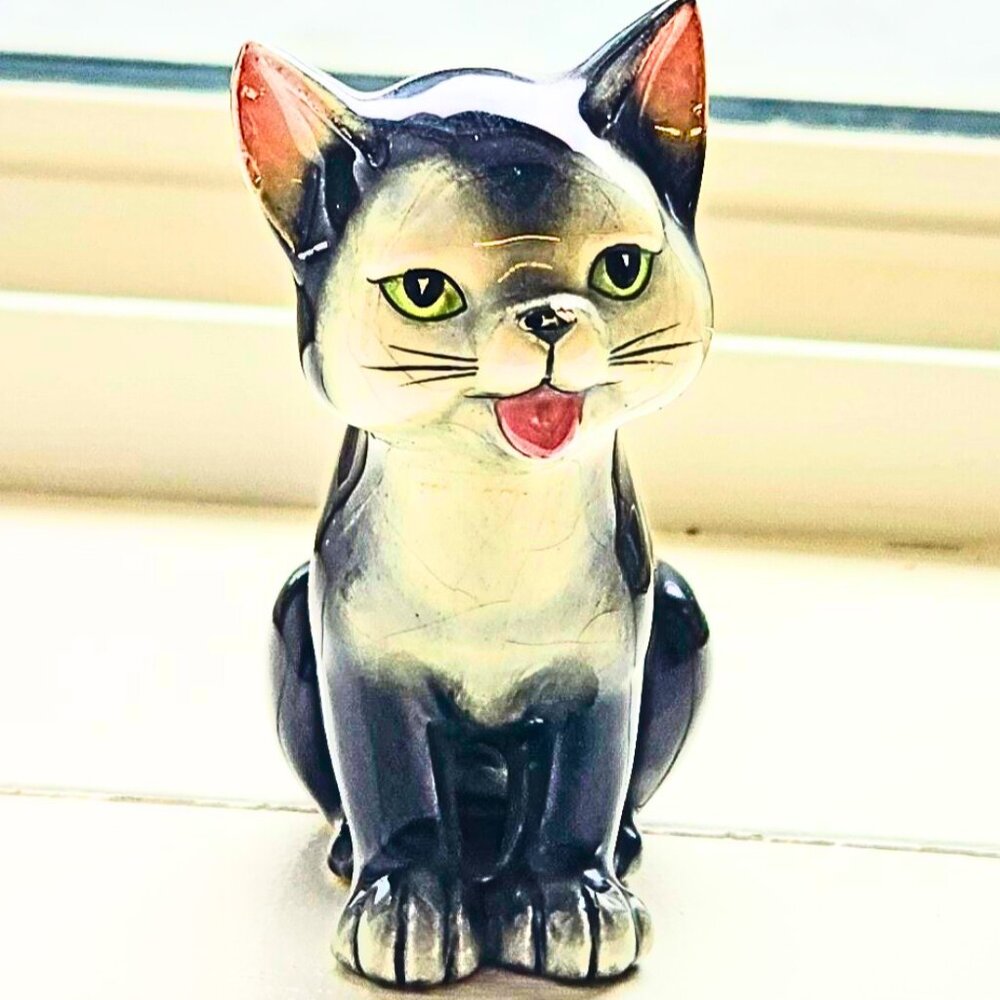 Vintage Cat Ceramic Ornament / Former Pepper Shaker – Made in Japan – 3.5”